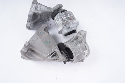 2013 14 MERCEDES E350 (A207 C207 W207) 3.5L M276 LEFT RIGHT MOTOR MOUNT BRACKET