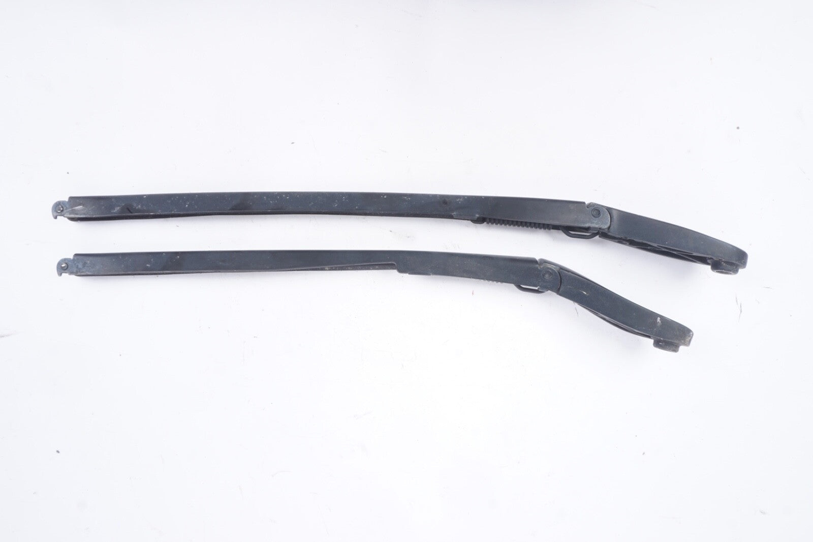 04-10 AUDI A8 Front Windshield Left Driver & Right Passenger Wiper Arm