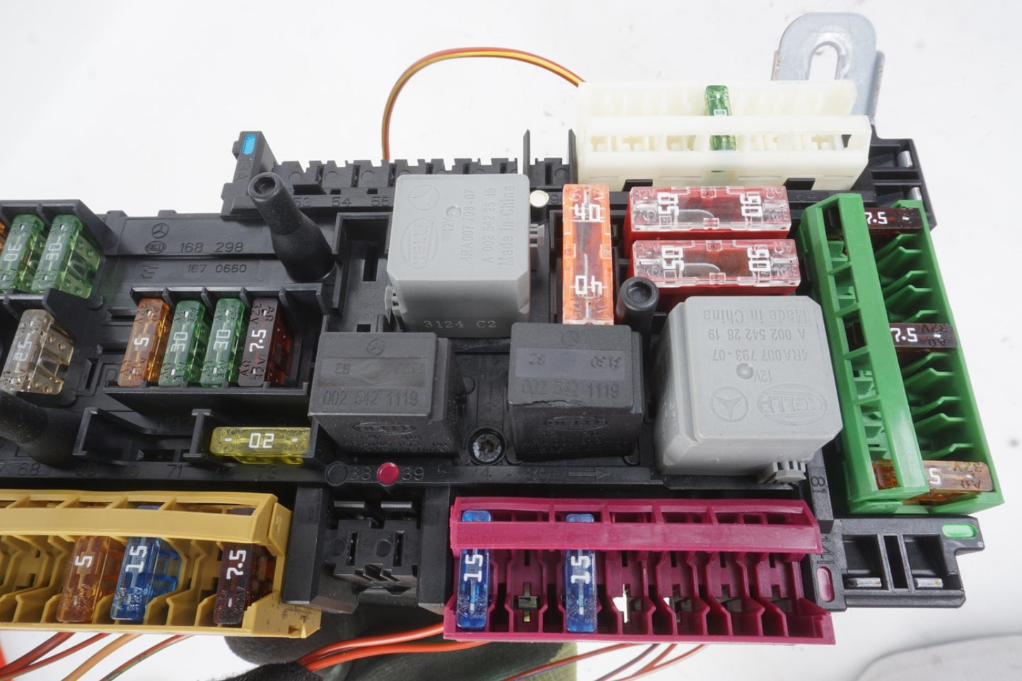 2012 - 2014 Mercedes C250 C350 Rear SAM Module Relay Fuse Box Assembly OEM