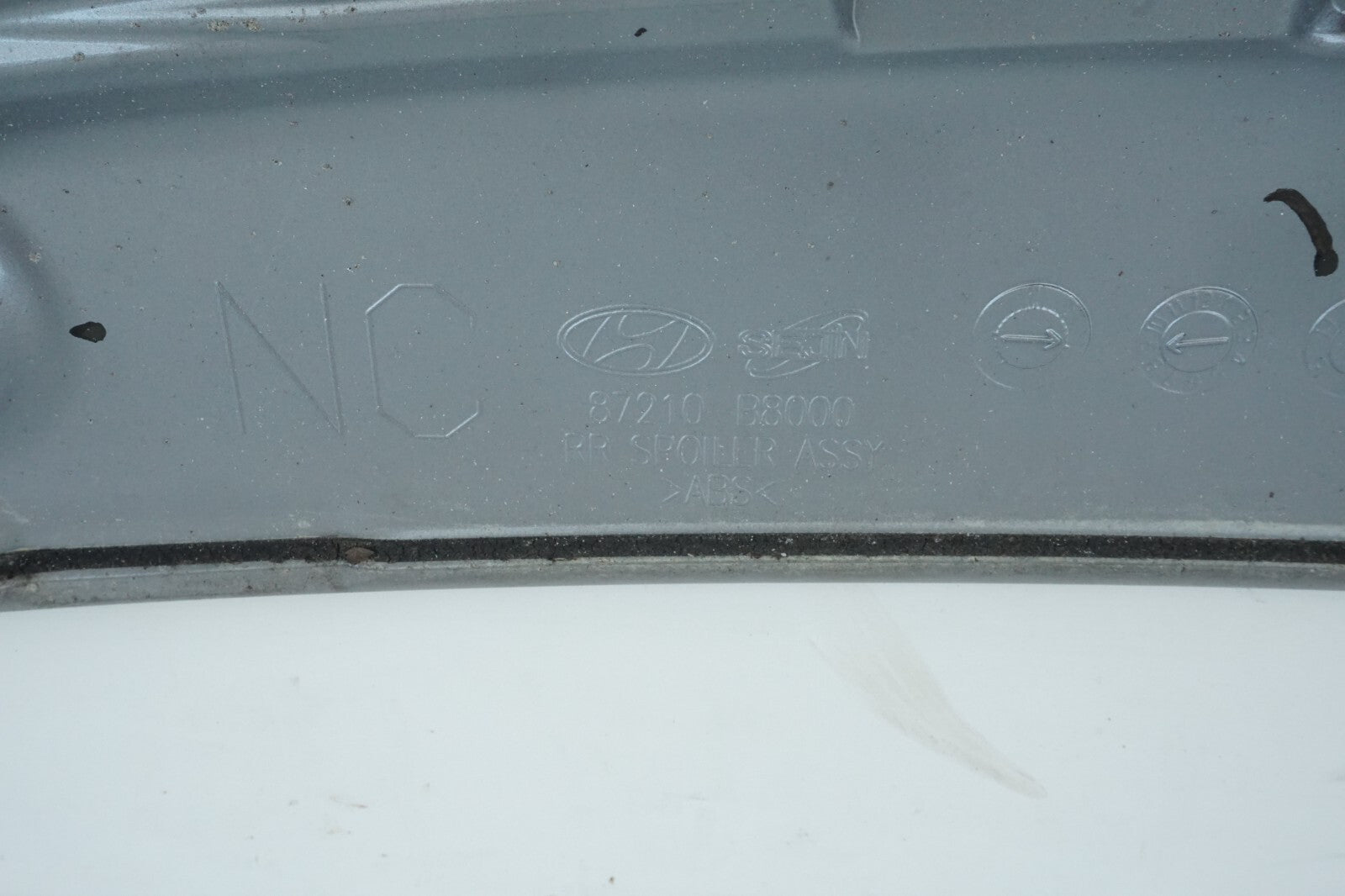 2013-2018 HYUNDAI SANTA FE REAR SPOILER WING 87210-B8000  OEM