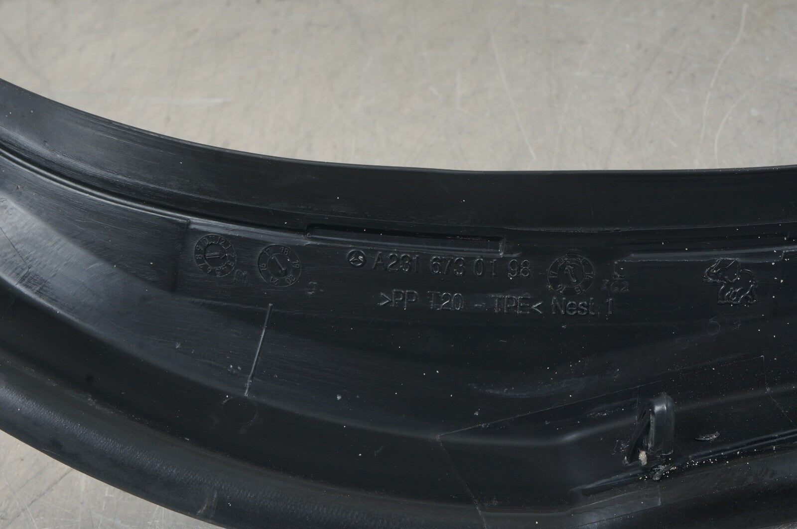 2013 - 2020 MERCEDES SL550 DRIVER/LEFT FRONT DOOR FRAME SEAL TRIM WEATHER STRIP