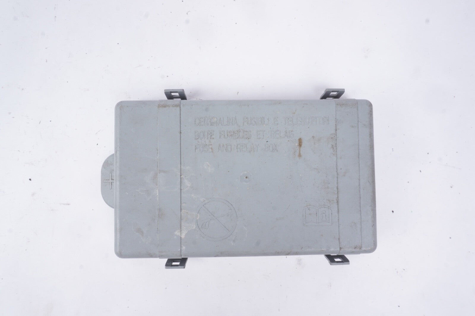 2017 - 2012 ALFA ROMEO GIULIA FUSE RELAY JUNCTION BLOCK BOX COVER OEM