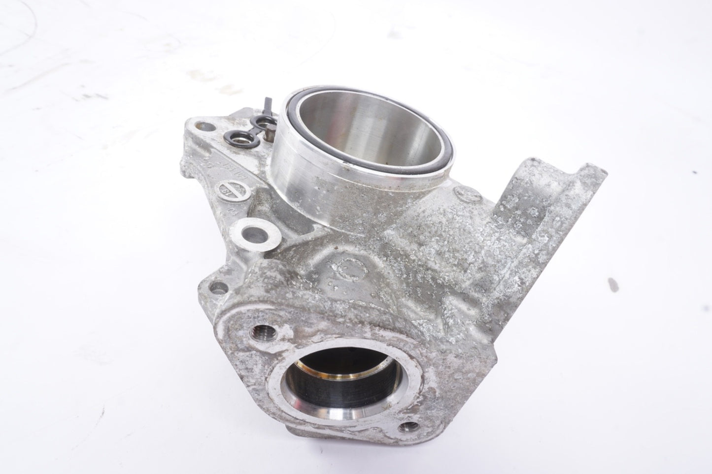 2014-2017 MERCEDES W222 S550 4.6L V8 HIGH PRESSURE FUEL PUMP HOUSING OEM