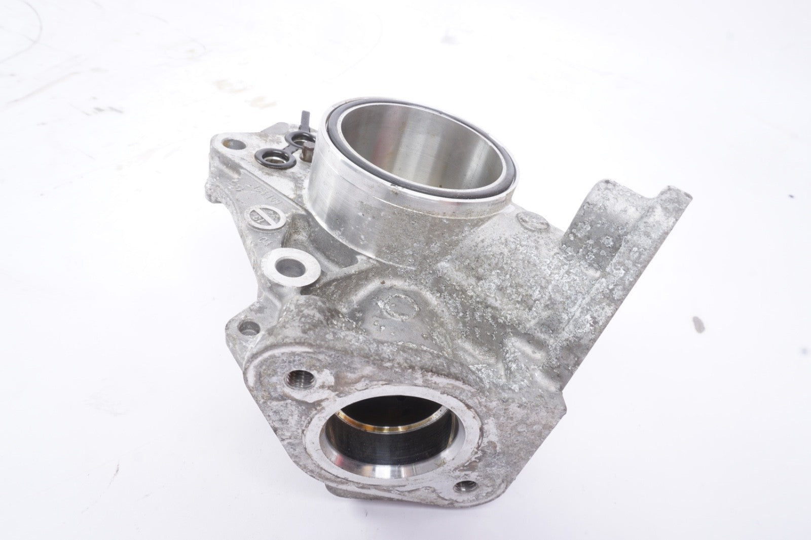 2014-2017 MERCEDES W222 S550 4.6L V8 HIGH PRESSURE FUEL PUMP HOUSING OEM