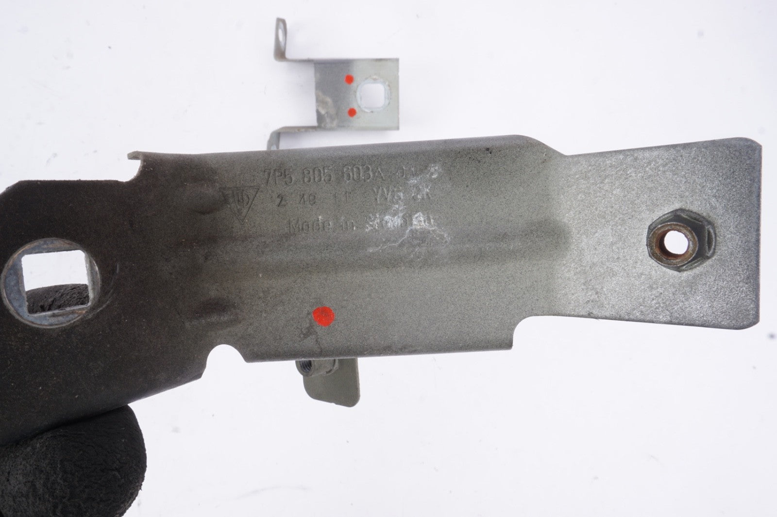 2011-2018 PORSCHE CAYENNE 958 DRIVER FRONT LEFT FENDER MOUNT BRACKET OEM