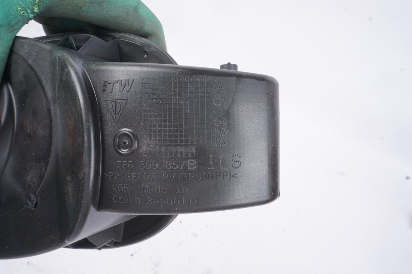 2011-2018 PORSCHE CAYENNE REAR FUEL TANK DOOR & POCKET 7P5809857 OEM