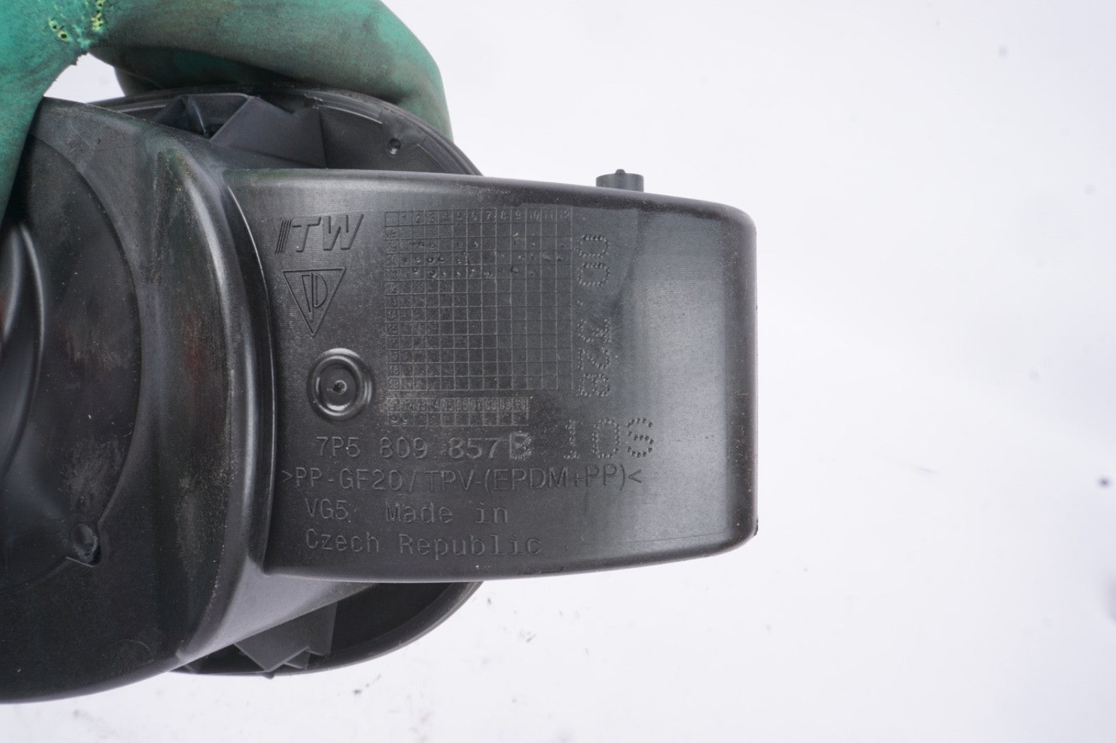 2011-2018 PORSCHE CAYENNE REAR FUEL TANK DOOR & POCKET 7P5809857 OEM
