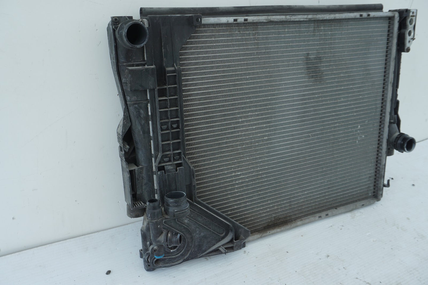 2003-2008 BMW Z4 E85 3.0L COOLING RADIATOR & AC CONDENSER OEM