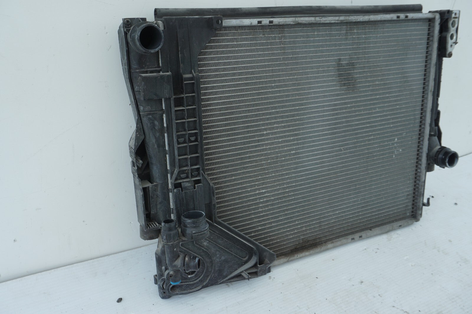 2003-2008 BMW Z4 E85 3.0L COOLING RADIATOR & AC CONDENSER OEM