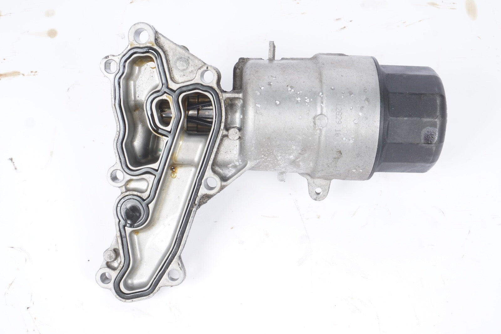 11-18 Mercedes S550 CL550 GL450 E550 Engine Oil Filter Housing 2781800410 OEM