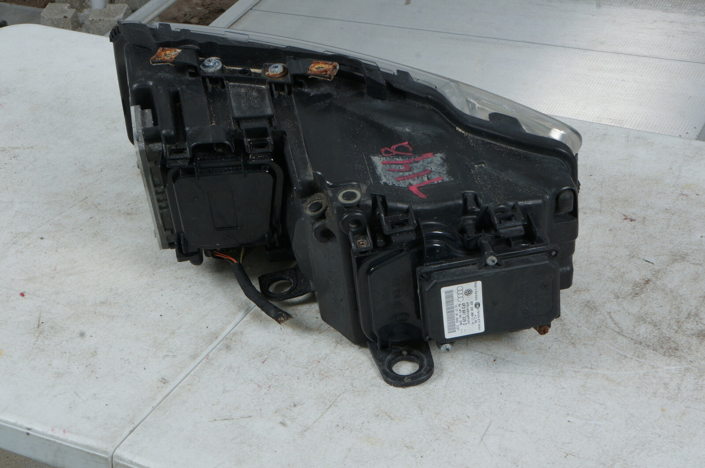 06-10 AUDI A8 A8L S8  HEADLIGHT RH RIGHT PASSENGER SIDE OEM !!!WATER DAMAGED!!!