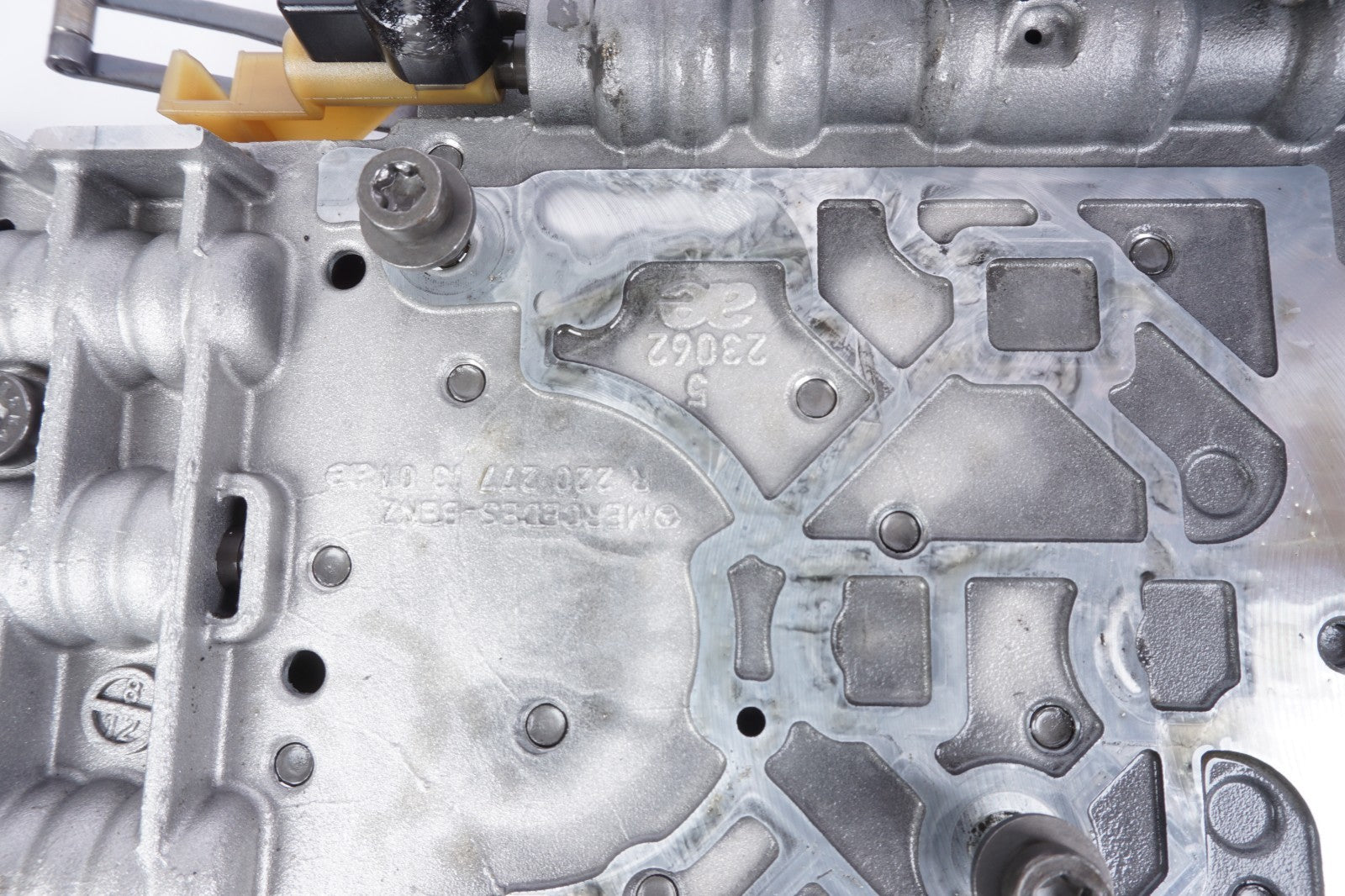 2011 - 2020 MERCEDES R230 CLS550 SL550 TRANSMISSION VALVE BODY OEM