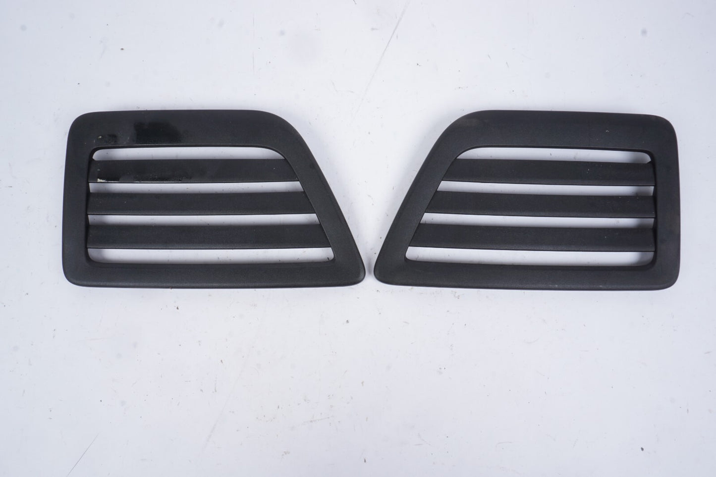 2021 - 2024 Polestar 2 Floor Heater Vent Grille Front Right & Left  OEM