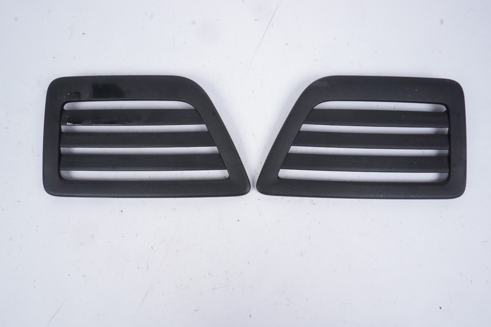 2021 - 2024 Polestar 2 Floor Heater Vent Grille Front Right & Left  OEM