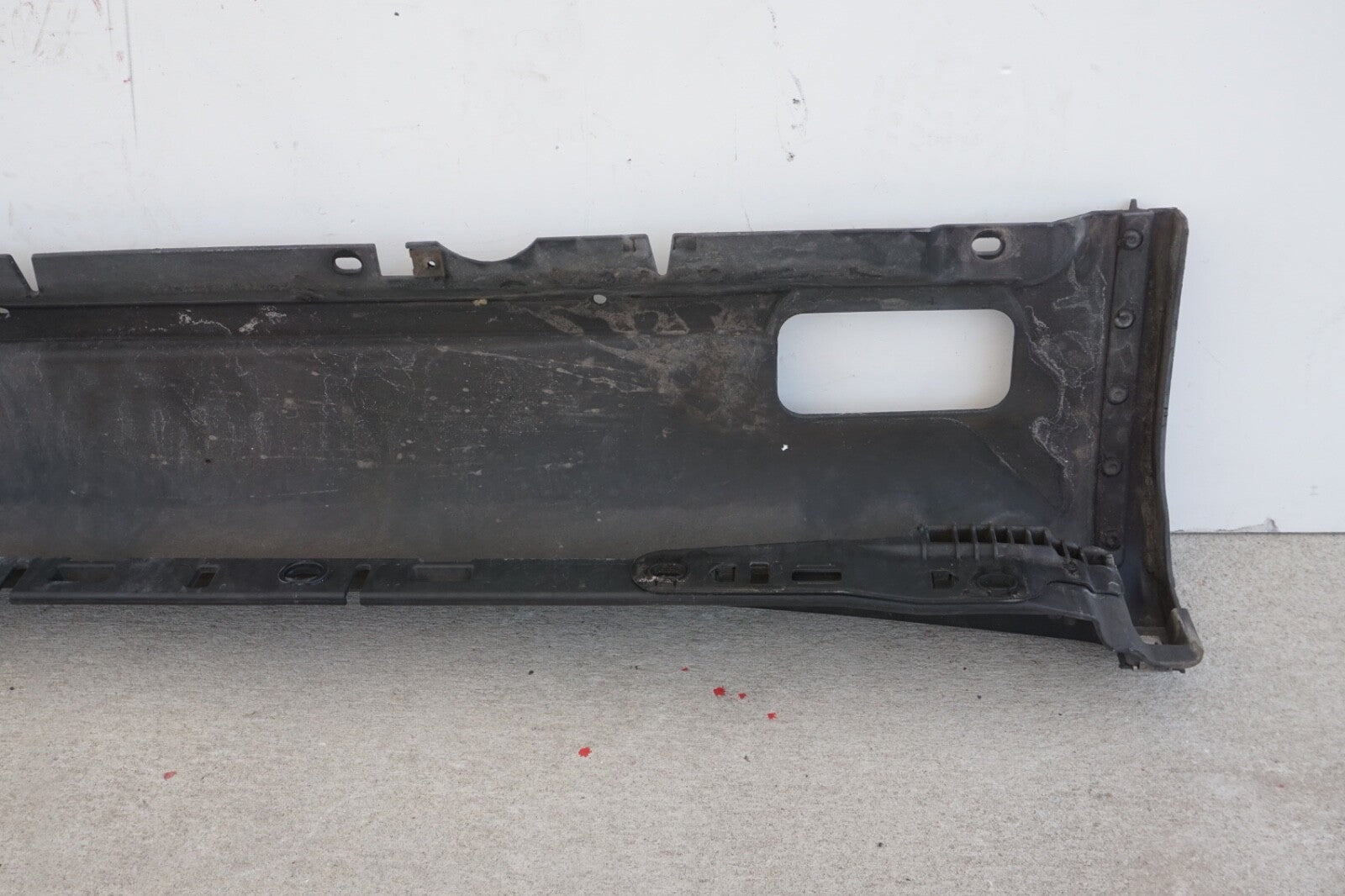 2011 - 2018 PORSCHE CAYENNE LEFT DRIVER SIDE SKIRT ROCKER PANEL MOLDING OEM