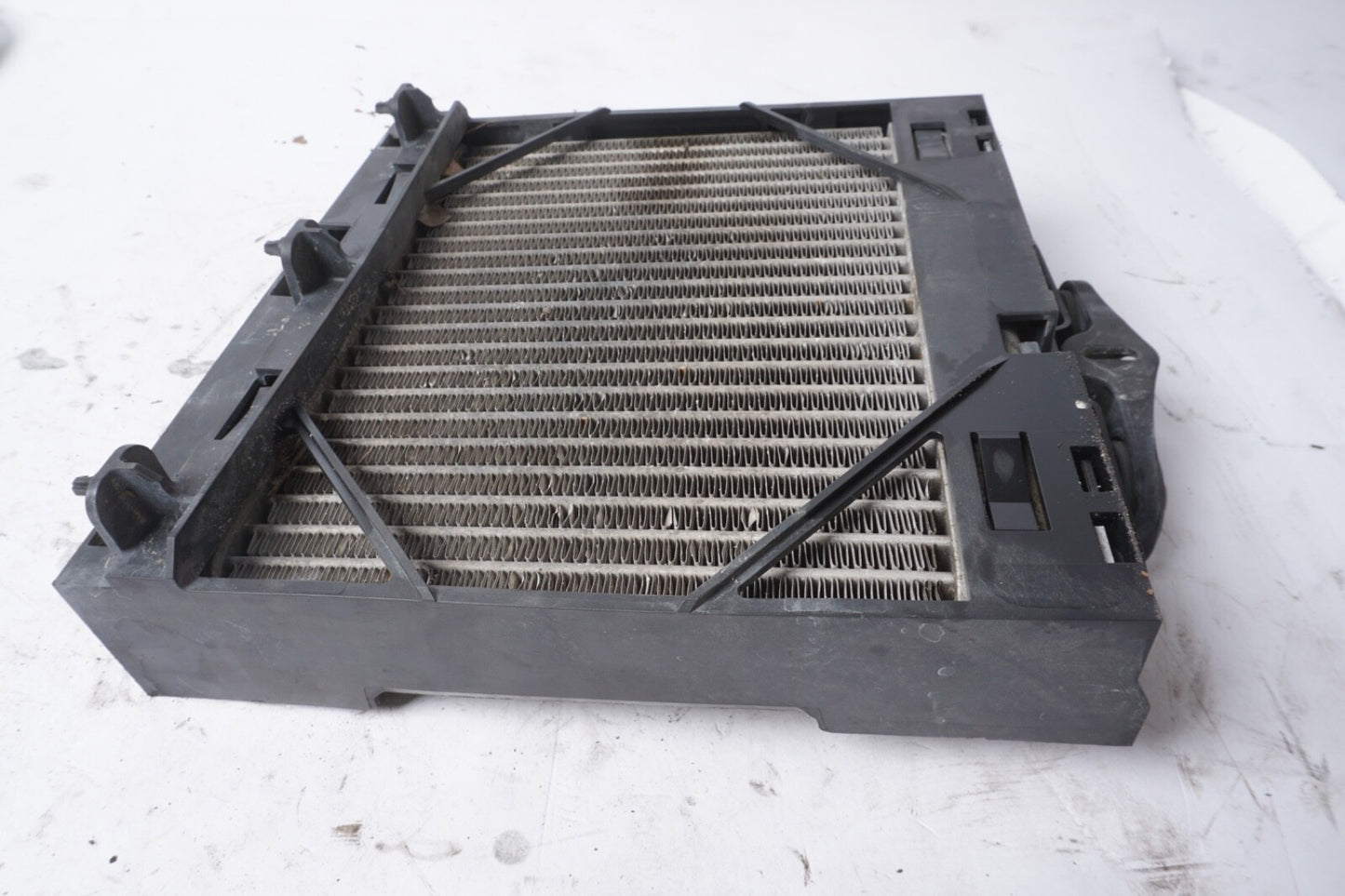 2009-2019 BMW 7 Series F01 650 750I right auxiliary oil radiator 7572542 OEM