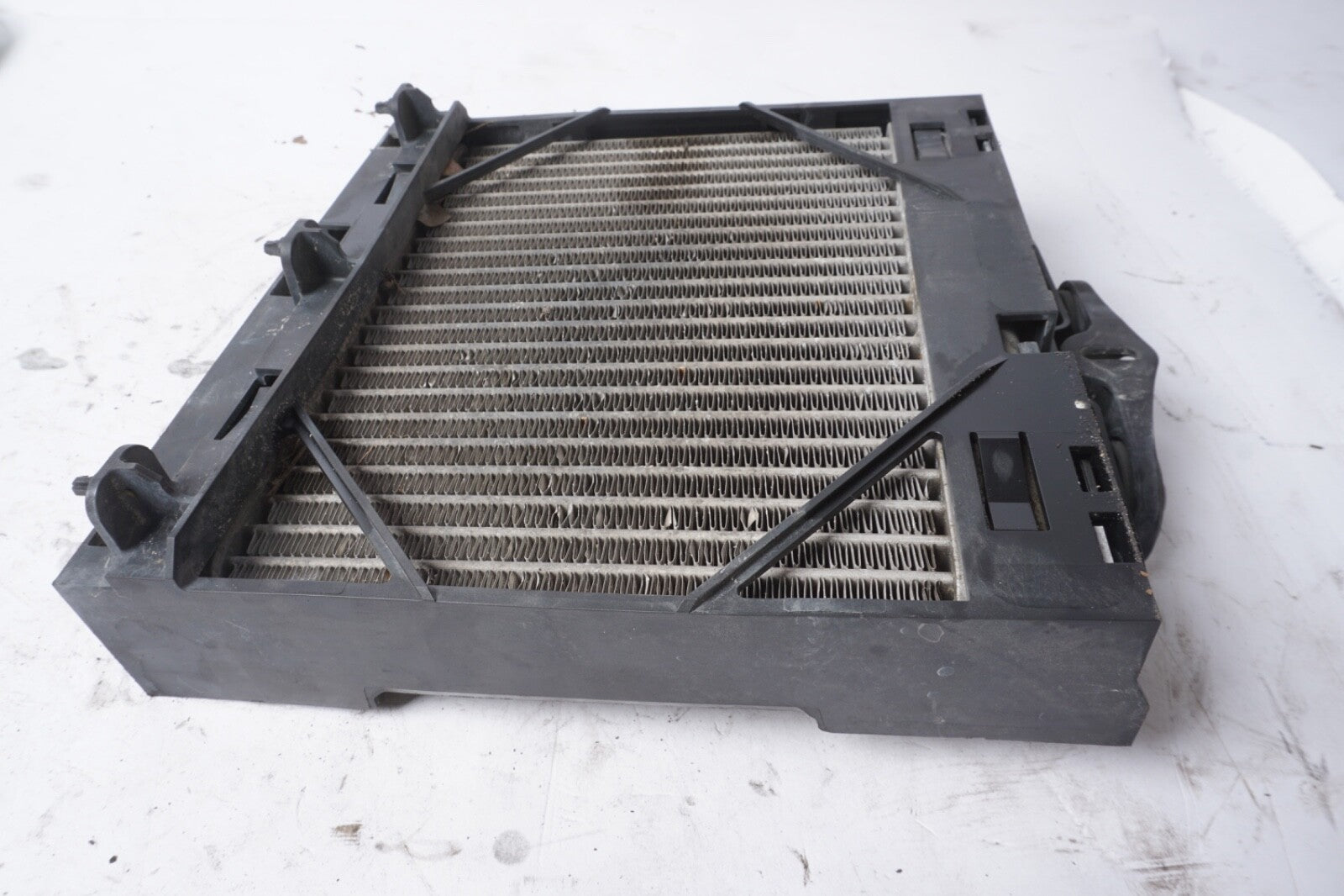 2009-2019 BMW 7 Series F01 650 750I right auxiliary oil radiator 7572542 OEM