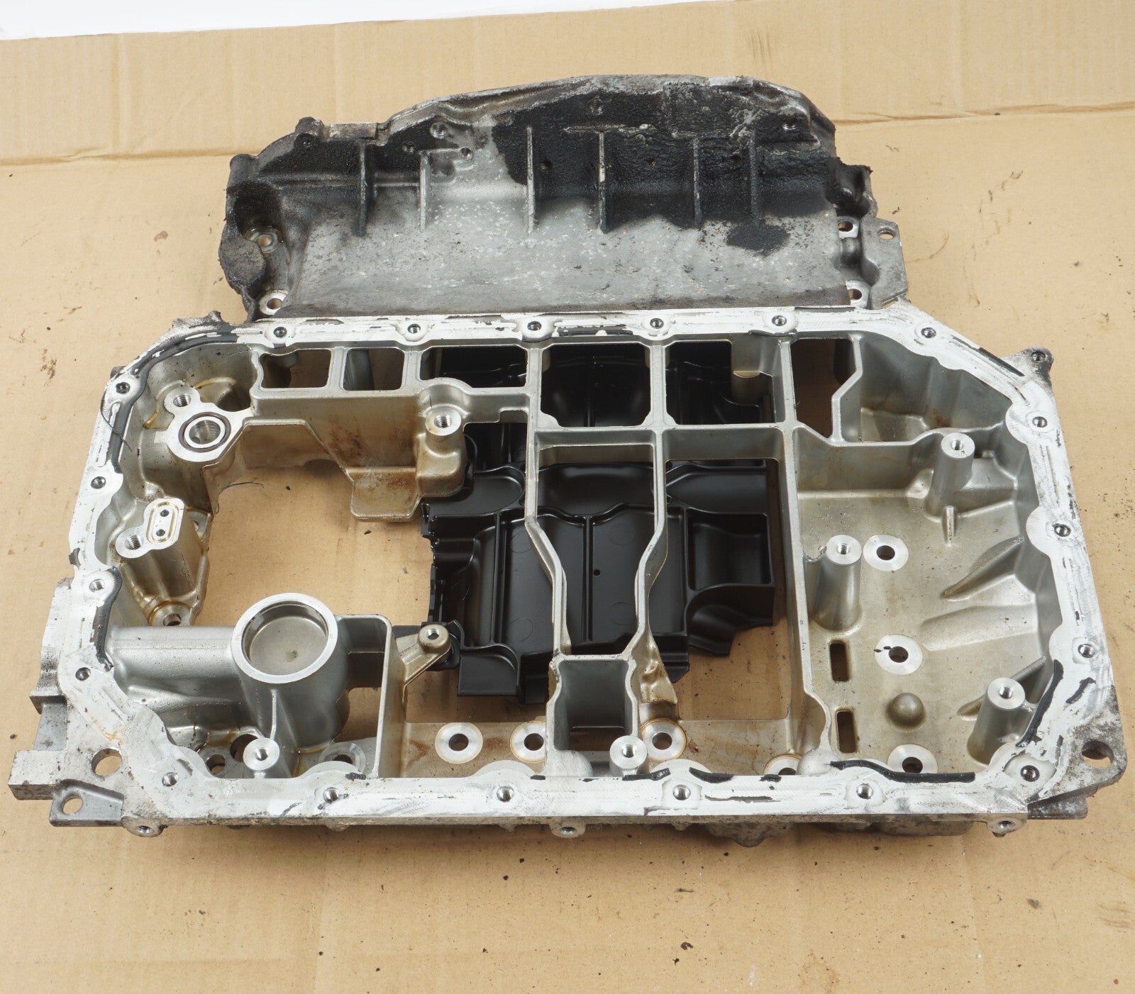 2012 - 2015 AUDI A7 3.0L ENGINE UPPER OIL PAN 06E103603AH OEM