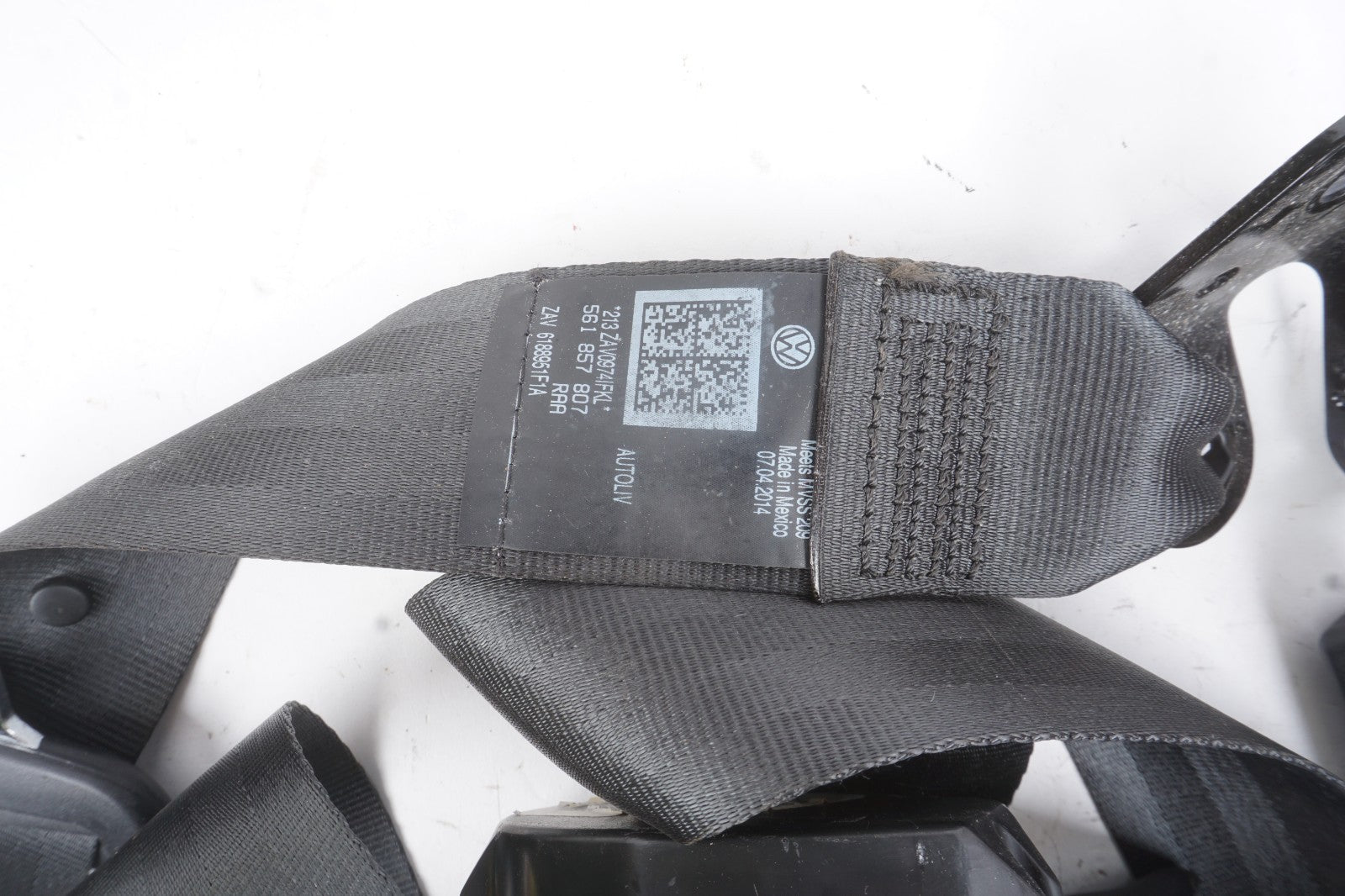 2012-2015 Volkswagen Passat Rear Seat Belt Retractor Center OEM