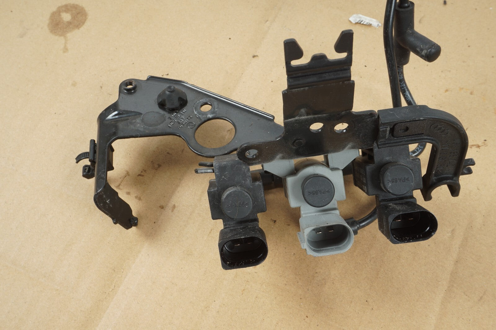 2012 - 2015 AUDI A7 3.0L EMISSION SYSTEM PURGE SOLENOID VALVES W/ BRACKET OEM