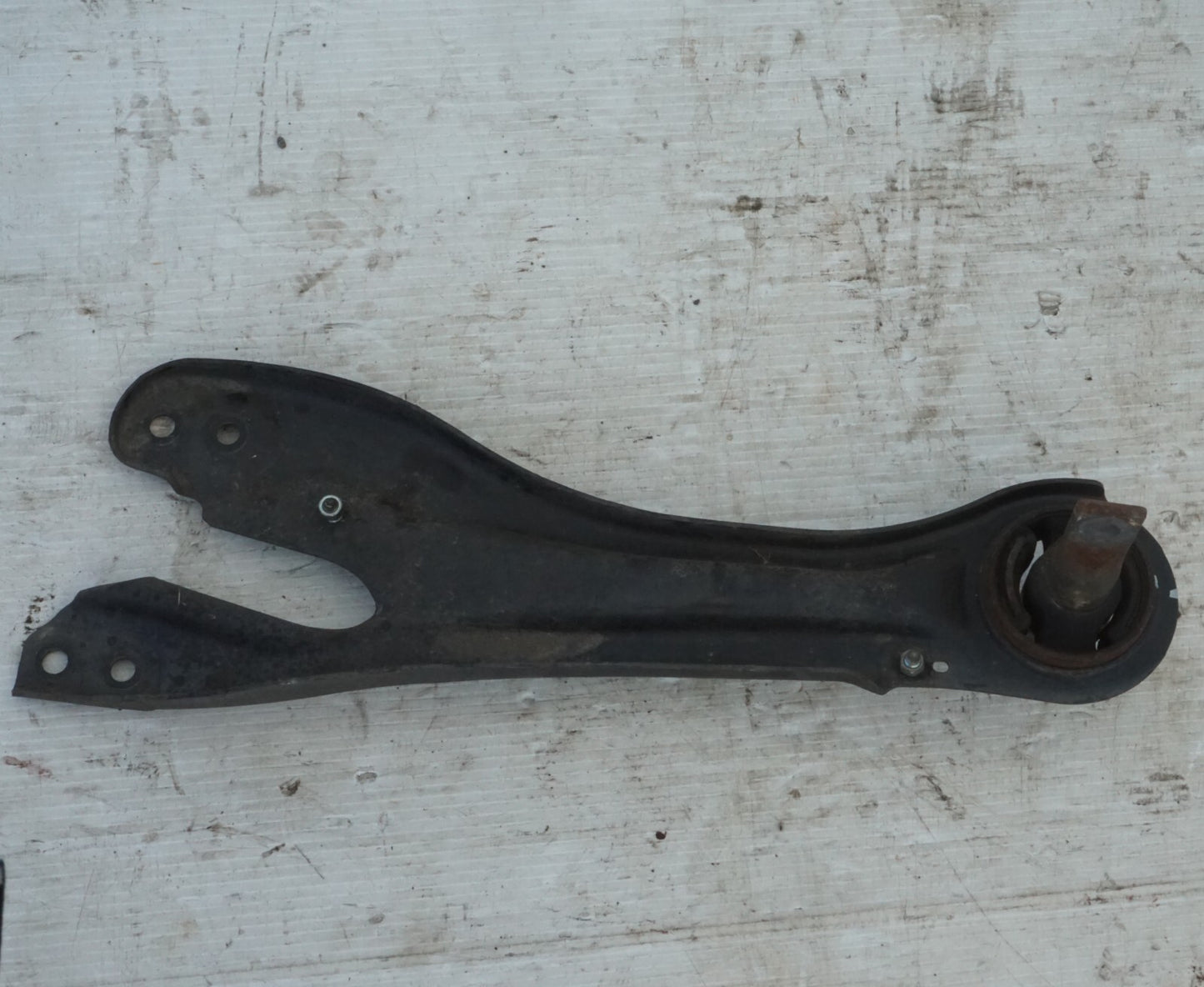 2014 - 2017 HONDA ODYSSEY REAR LEFT DRIVER SIDE TRAILING CONTROL ARM  OEM