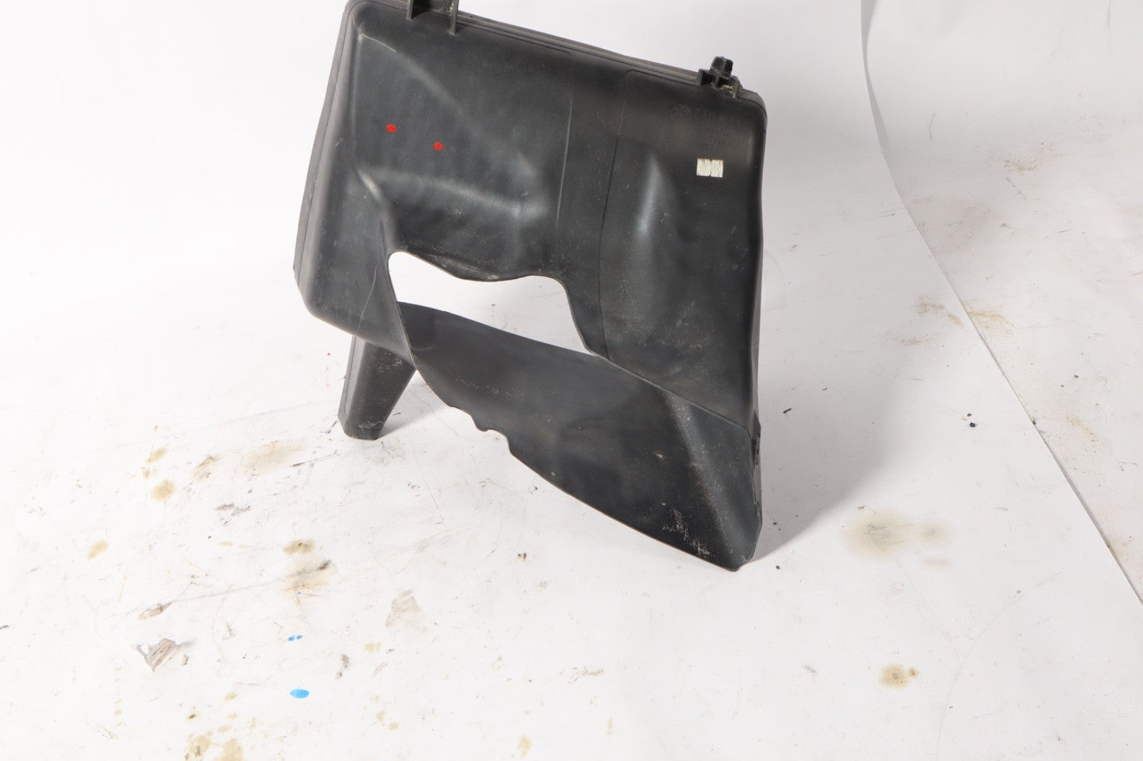 12-15 BMW F06 F12 F13 640I 650I Right SIDE RADIATOR COOLER AIR DUCT VENT