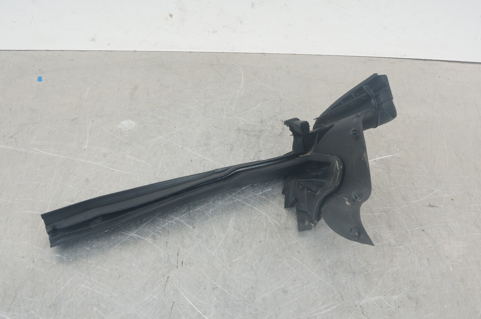 MERCEDES R231 SL-CLASS DRIVER/LEFT QUARTER VENT GLASS WINDOW WEATHER SEAL
