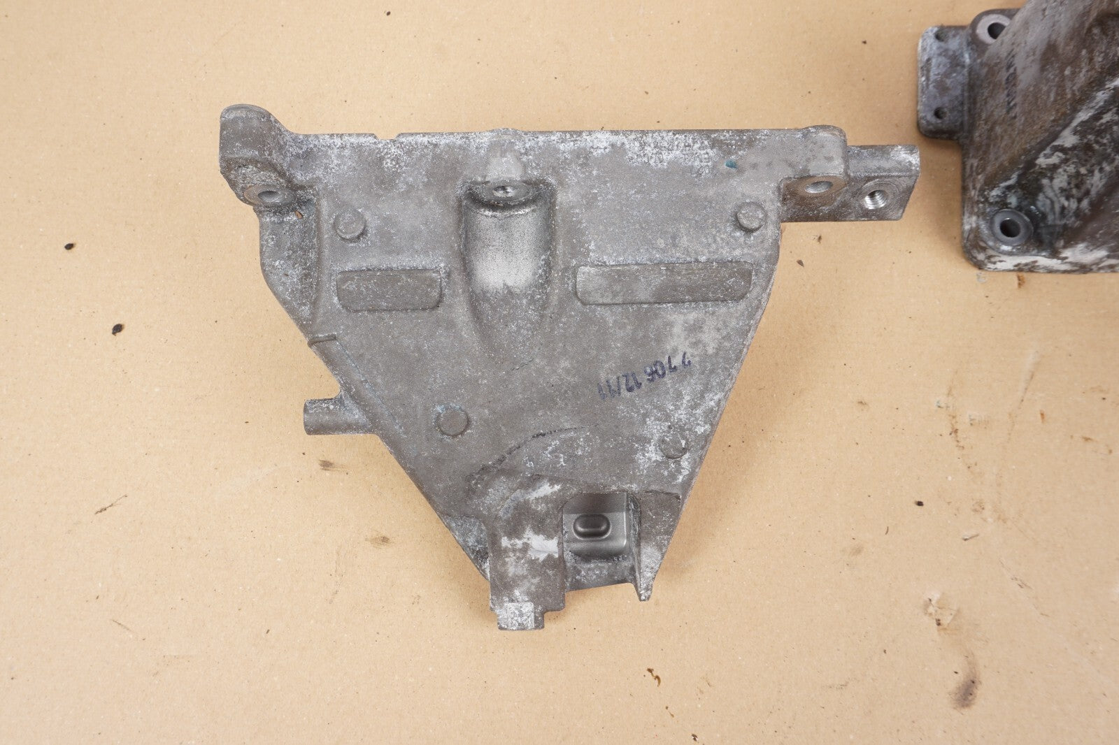 12-13 Mercedes W221 S550 RWD Engine Motor Left & Right Mount Bracket Set  OEM