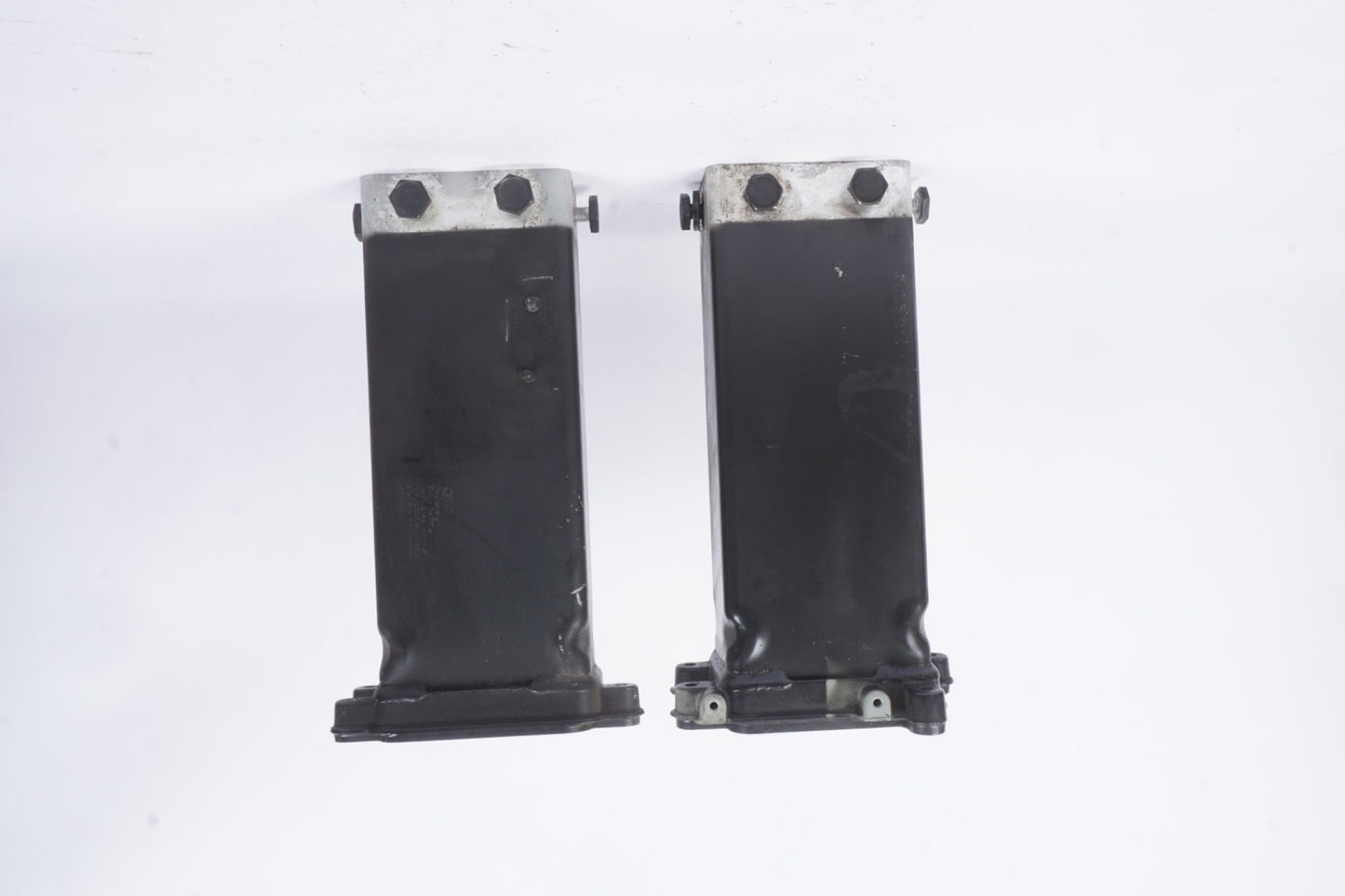 2011 - 2018 AUDI A8 FRONT LEFT & RIGHT BUMPER REINFORCEMENT BRACKET SET 2