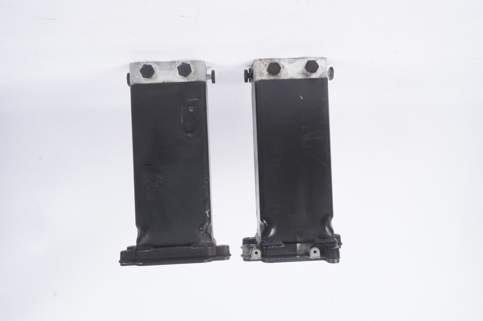 2011 - 2018 AUDI A8 FRONT LEFT & RIGHT BUMPER REINFORCEMENT BRACKET SET 2