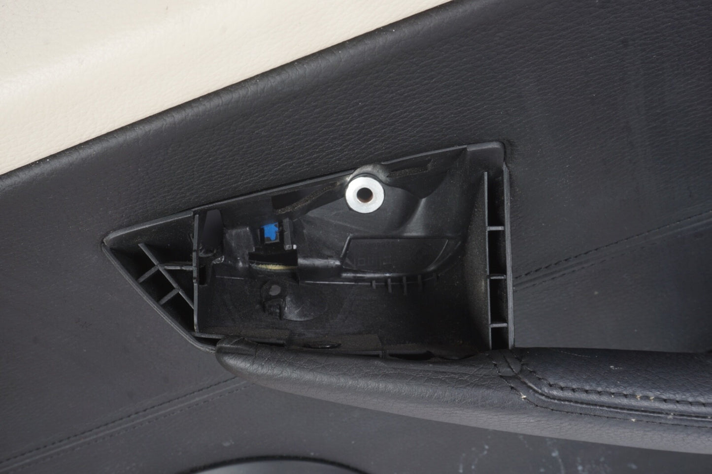 07-10 BMW 650i Passenger Right Front Interior Door Trim Panel Card 51417115496