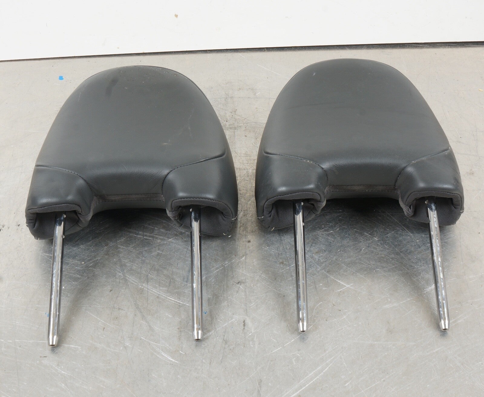 10-13 VOLVO C70 FRONT LEFT RIGHT SIDE SEAT HEADREST BLACK PAIR