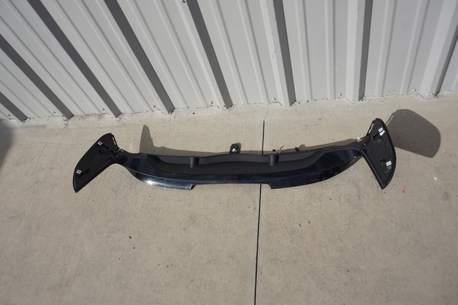 2018 - 2023 BMW X2 F39 REAR LIFTGATE UPPER SPOILER DEFLECTOR MOLDING PANEL OEM