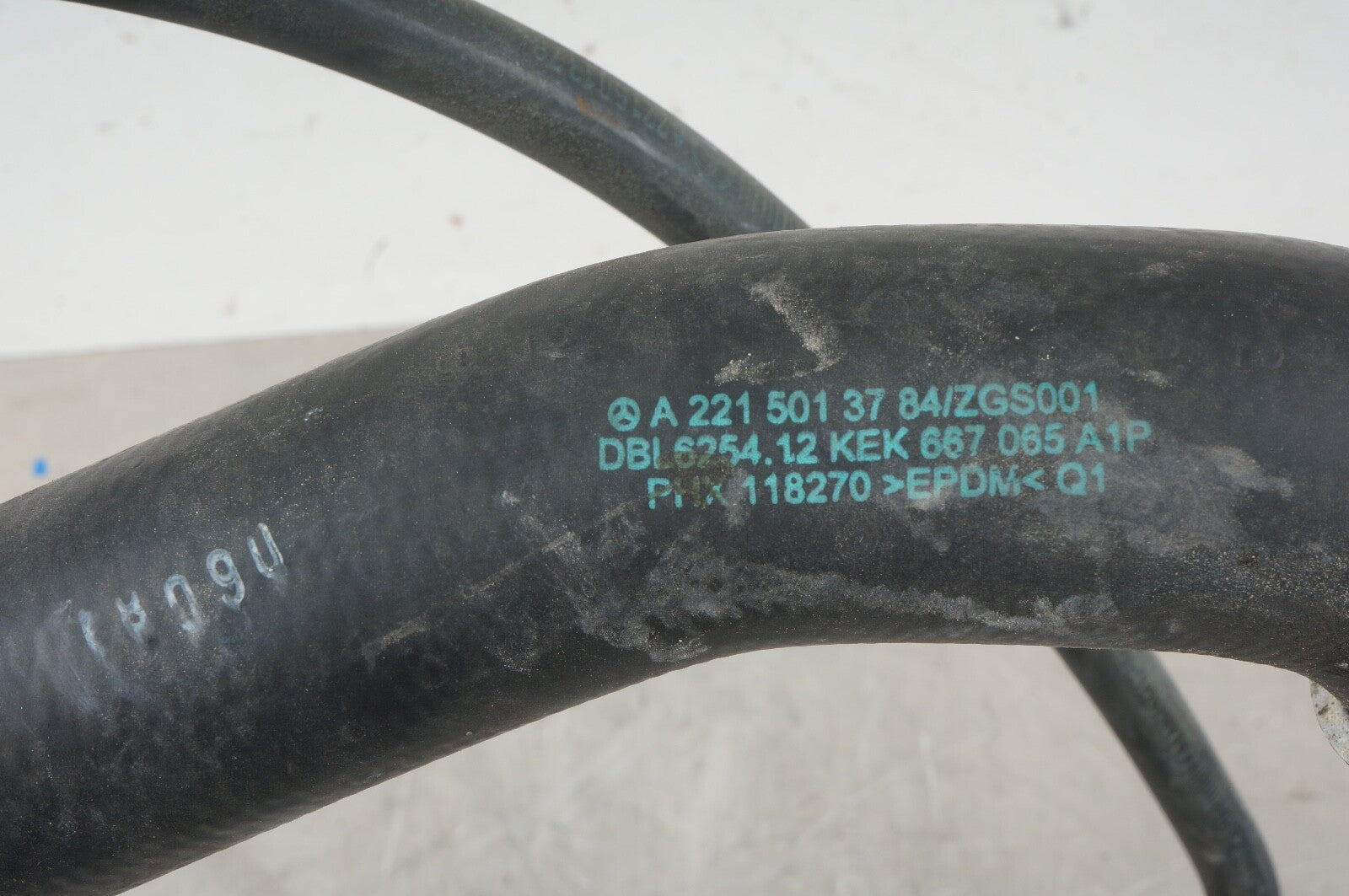 2007-2011 MERCEDES BENZ S550 CL550 ENGINE RADIATOR COOLING COOLANT HOSE PIPE OEM