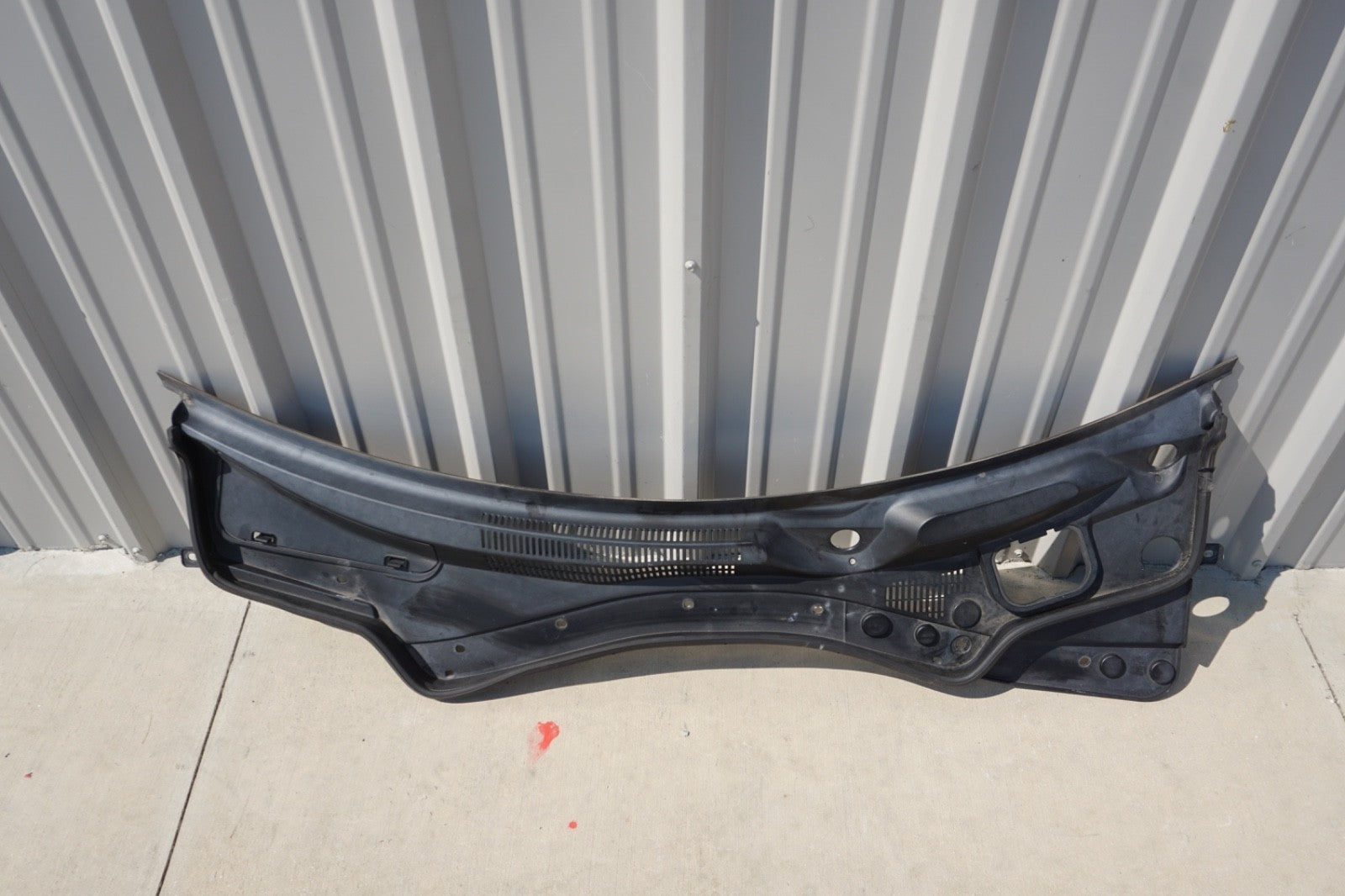 14-17 Maserati Ghibli Windshield Wiper Cowl Trim Cover Panel Black 670010468 OEM