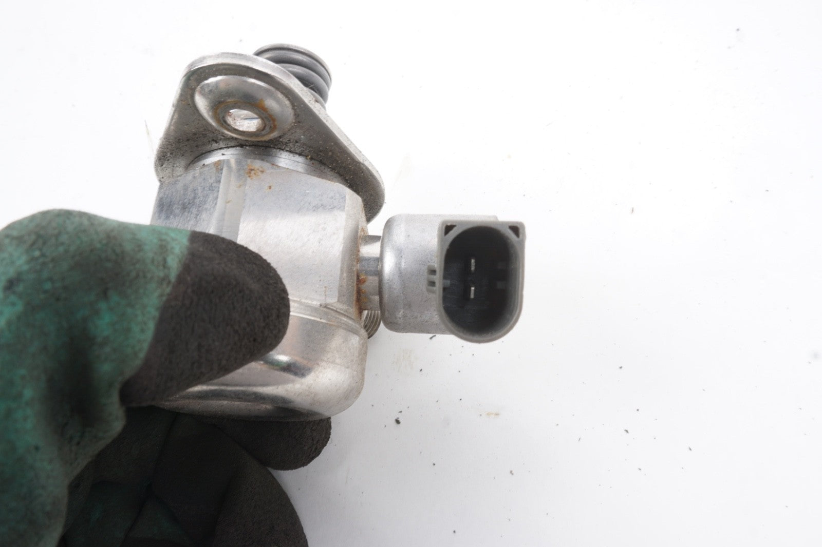 2009 - 2016 BMW 550i 650i 750i X5 X6 N63 High Pressure Fuel Pump OEM