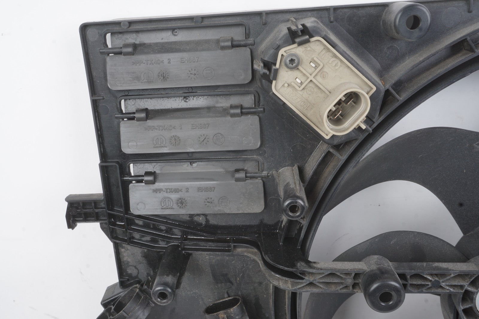 2015-2018 Jeep Renegade 2.4l  Engine Radiator Cooling Fan Motor Assembly OEM
