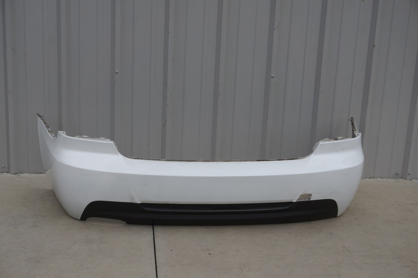 09  - 12 BMW E92 E93 COUPE CONVERTIBLE 328I 335I REAR BUMPER COVER WHITE OEM