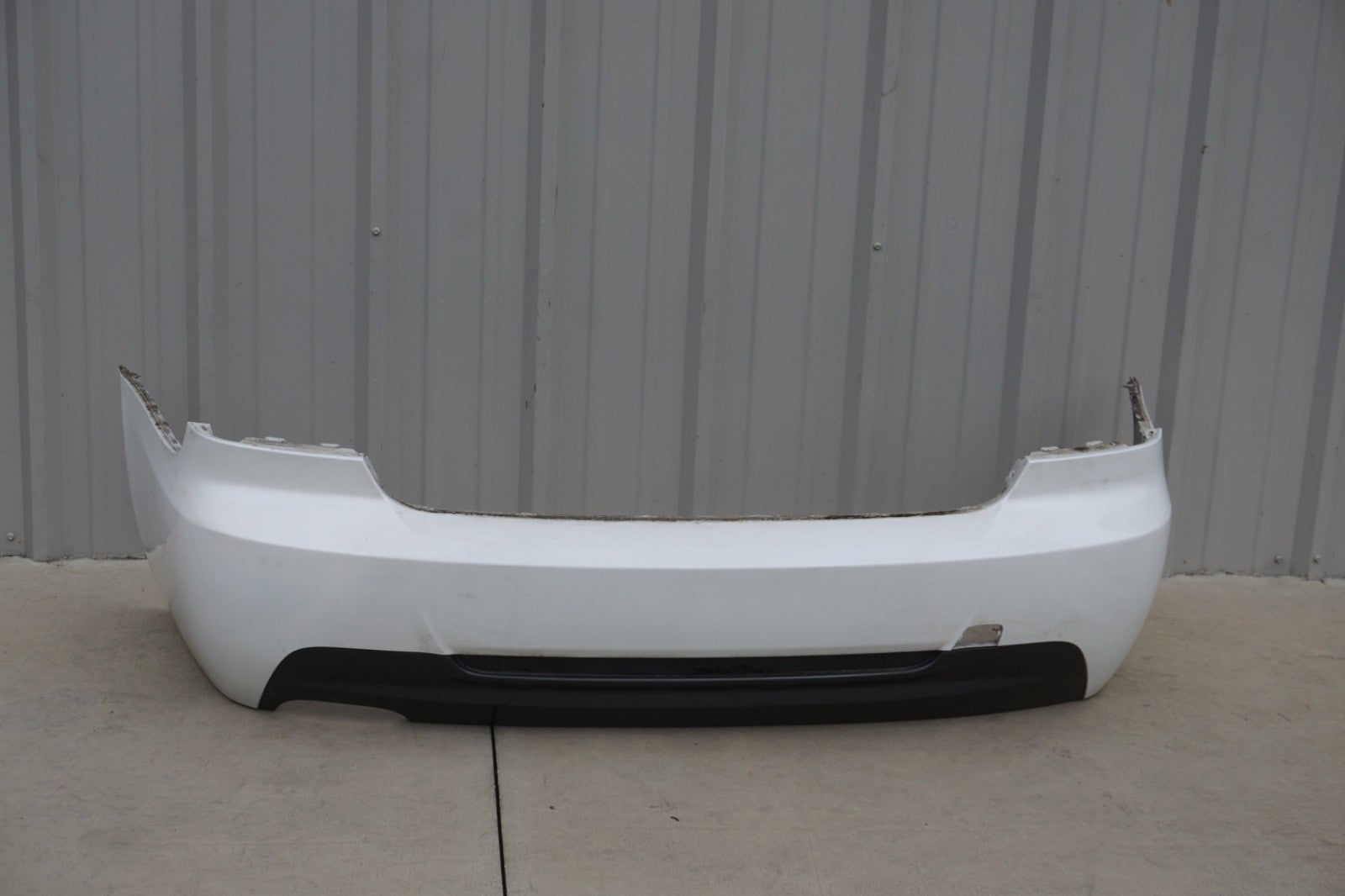09  - 12 BMW E92 E93 COUPE CONVERTIBLE 328I 335I REAR BUMPER COVER WHITE OEM