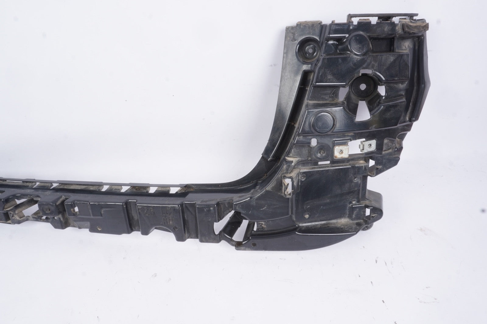 2011 - 2017 BMW X3 F25 REAR RIGHT CENTER BUMPER MOUNT BRACKET OEM 7338758