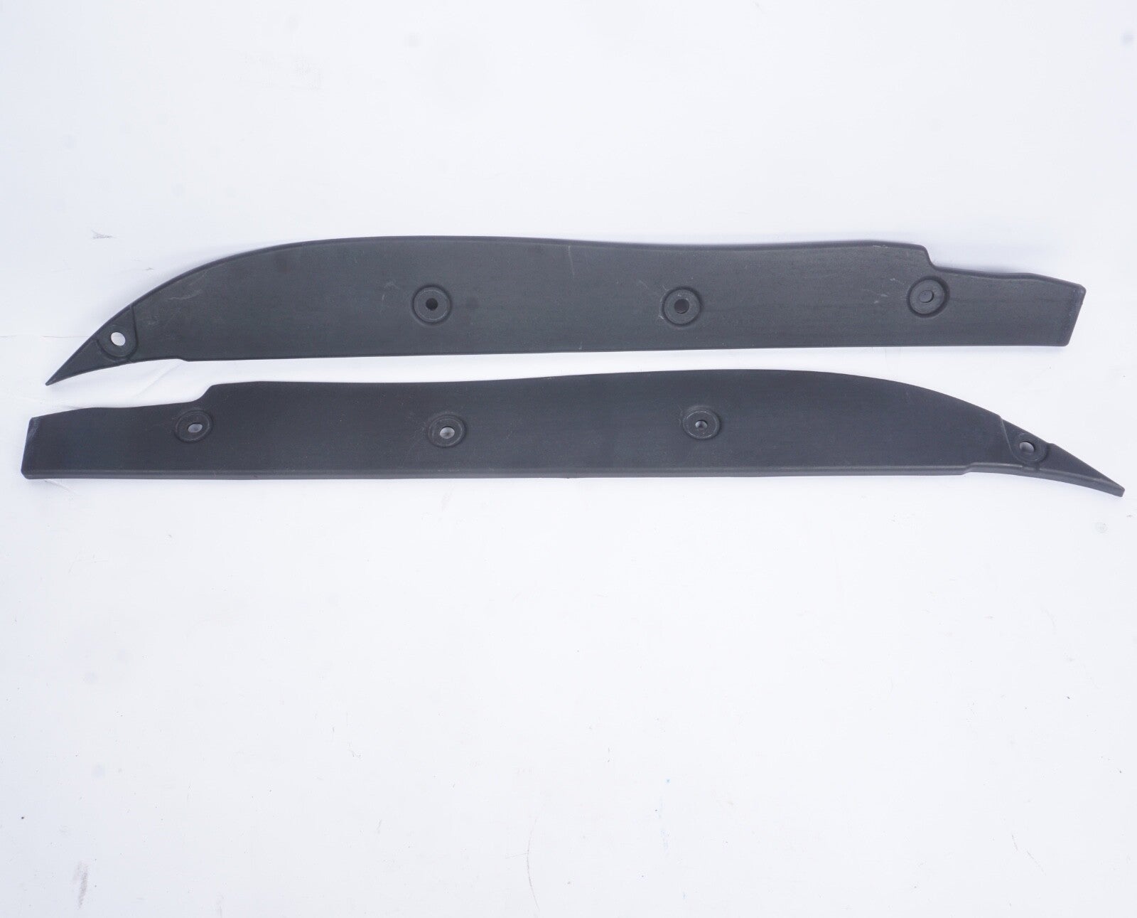 2011 - 2018 Porsche Cayenne Left Right Fender Seal Cover