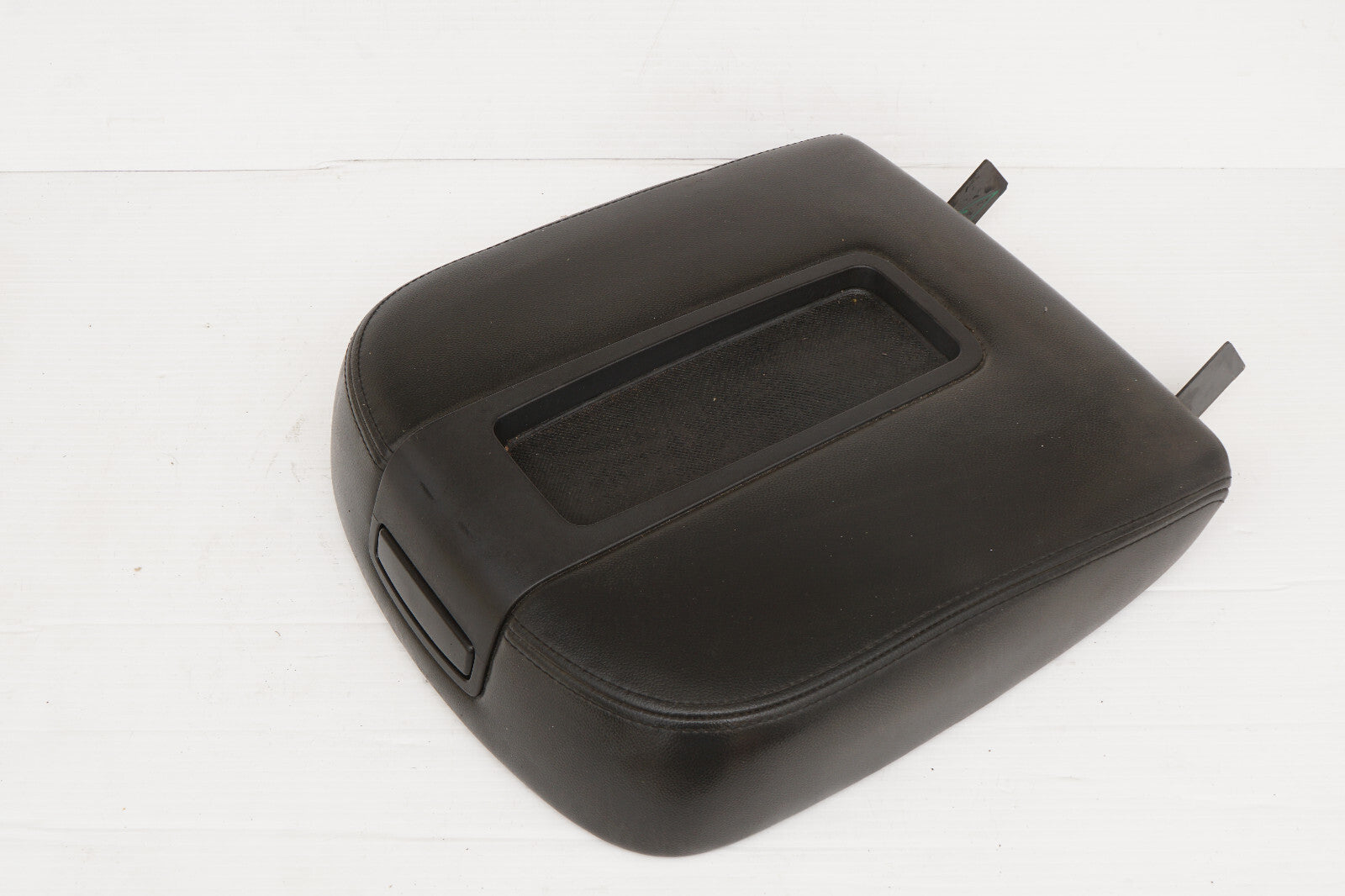 2007 - 2013 CHEVROLET AVALANCHE CENTER CONSOLE ARMRESR ARM REST L0197017AA OEM