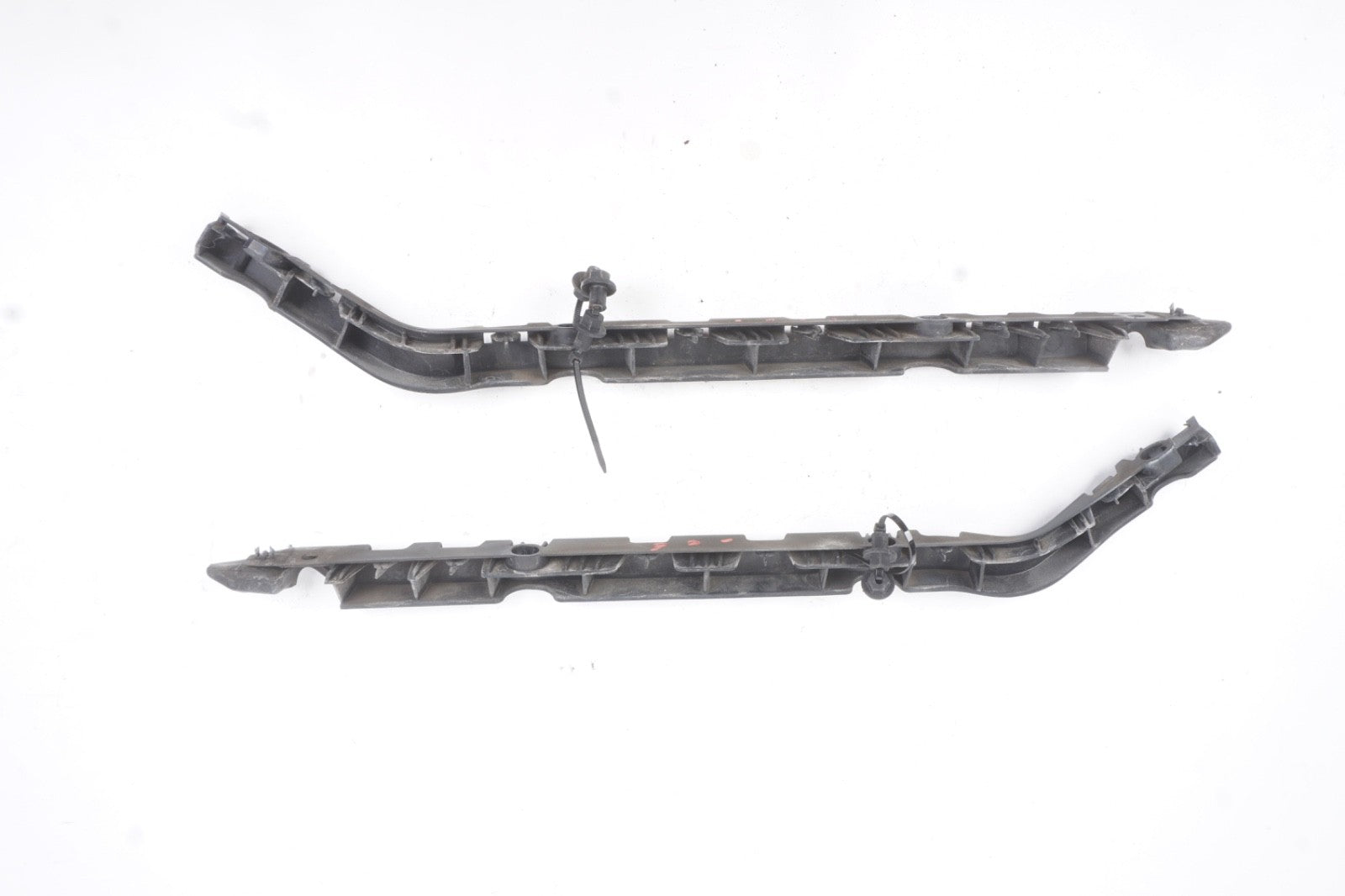 2012 - 2017 Mercedes E350 E550 Rear Right Left Bumper Bracket Side Retainer