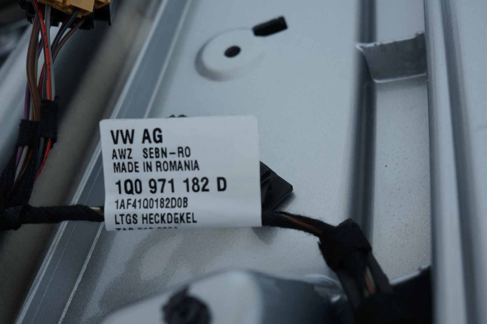 2007 - 2016 VOLKSWAGEN EOS TRUNK LID OEM