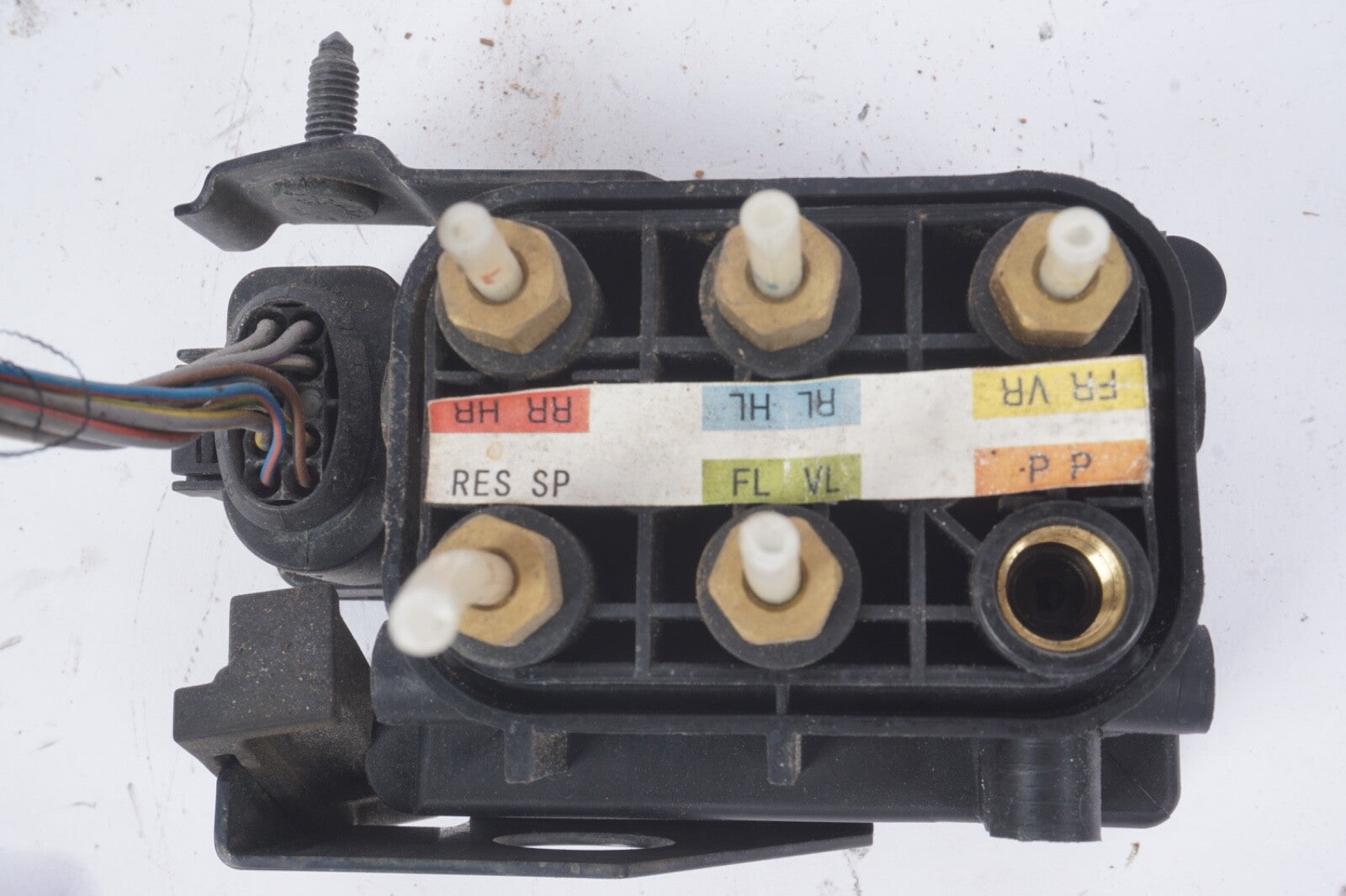 07-13 Mercedes S550 W221 RWD AIR SUSPENSION VALVE BLOCK 2513200058  OEM