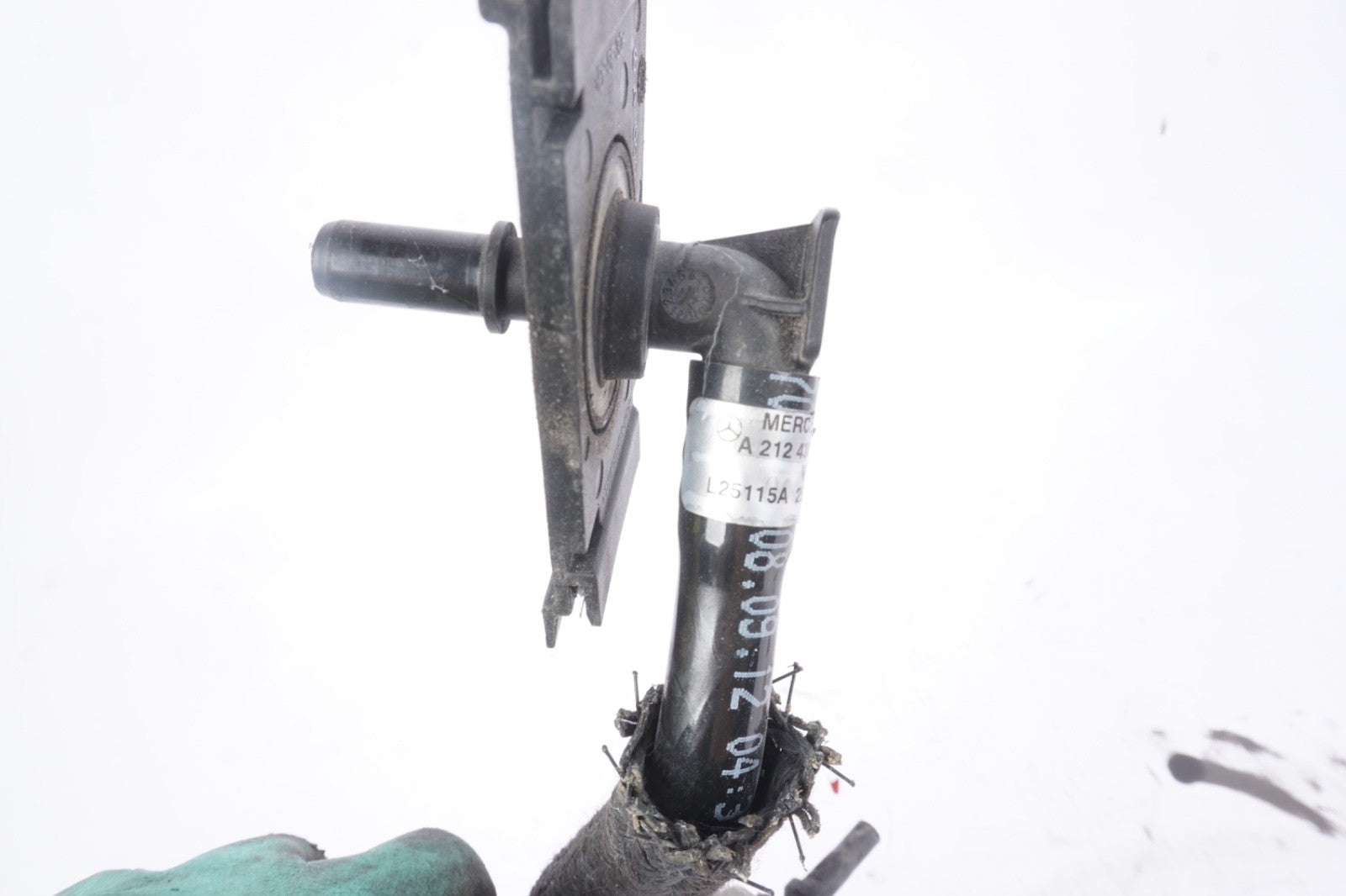 10-13 Mercedes E350 E550 E63 W212 Brake Booster Vacuum Hose Tube Line Pipe Oem