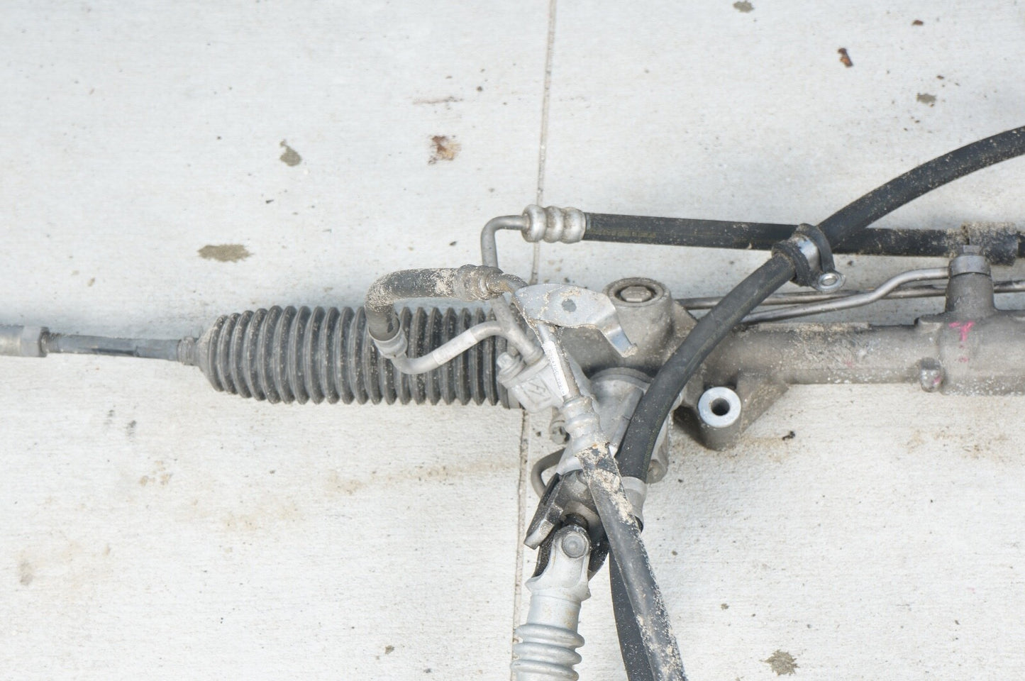 08-11 Mercedes W204 C350 C250 Power Steering Rack and Pinion 20411011017 OEM