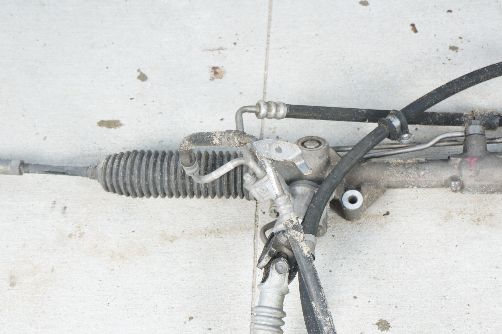 08-11 Mercedes W204 C350 C250 Power Steering Rack and Pinion 20411011017 OEM