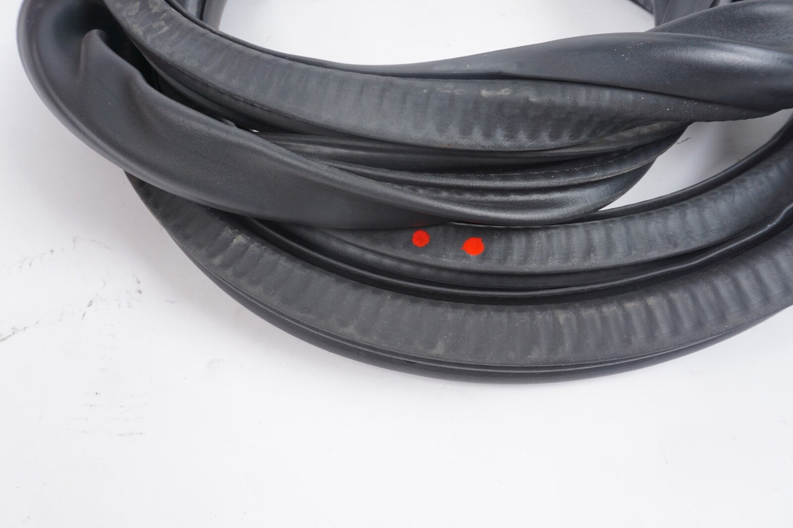 2011 - 2018 PORSCHE CAYENNE FRONT RIGHT DRIVER DOOR WEATHERSTRIP SEAL OEM