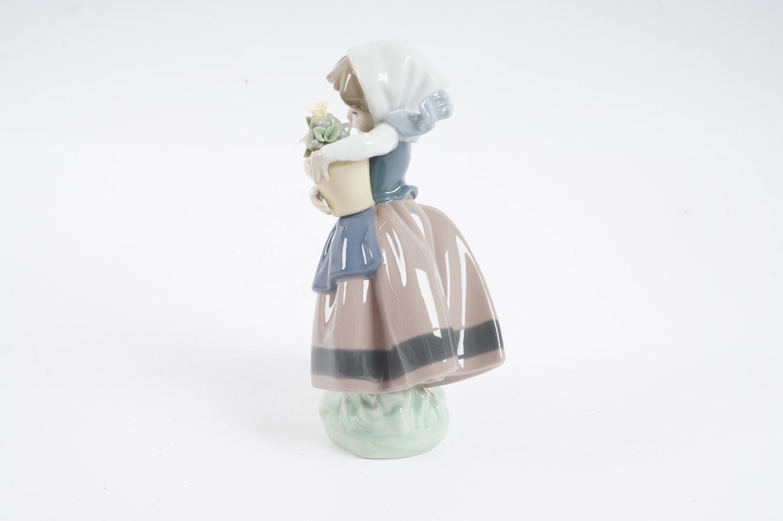 New Lladro "Spring is Here" (Linda Con Maceta) 05223 Retired MIB Girl & Flowers